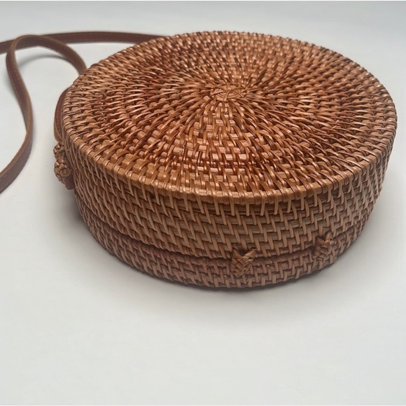 Round Wicker Rattan Purse - Picture 3 of 10